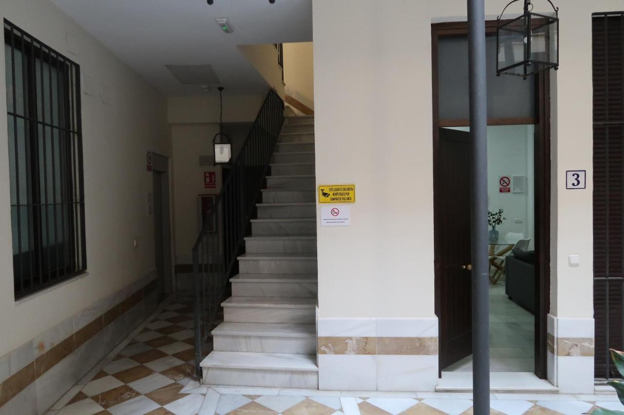 J & E Malaga Center Apartamentos Luaran gambar