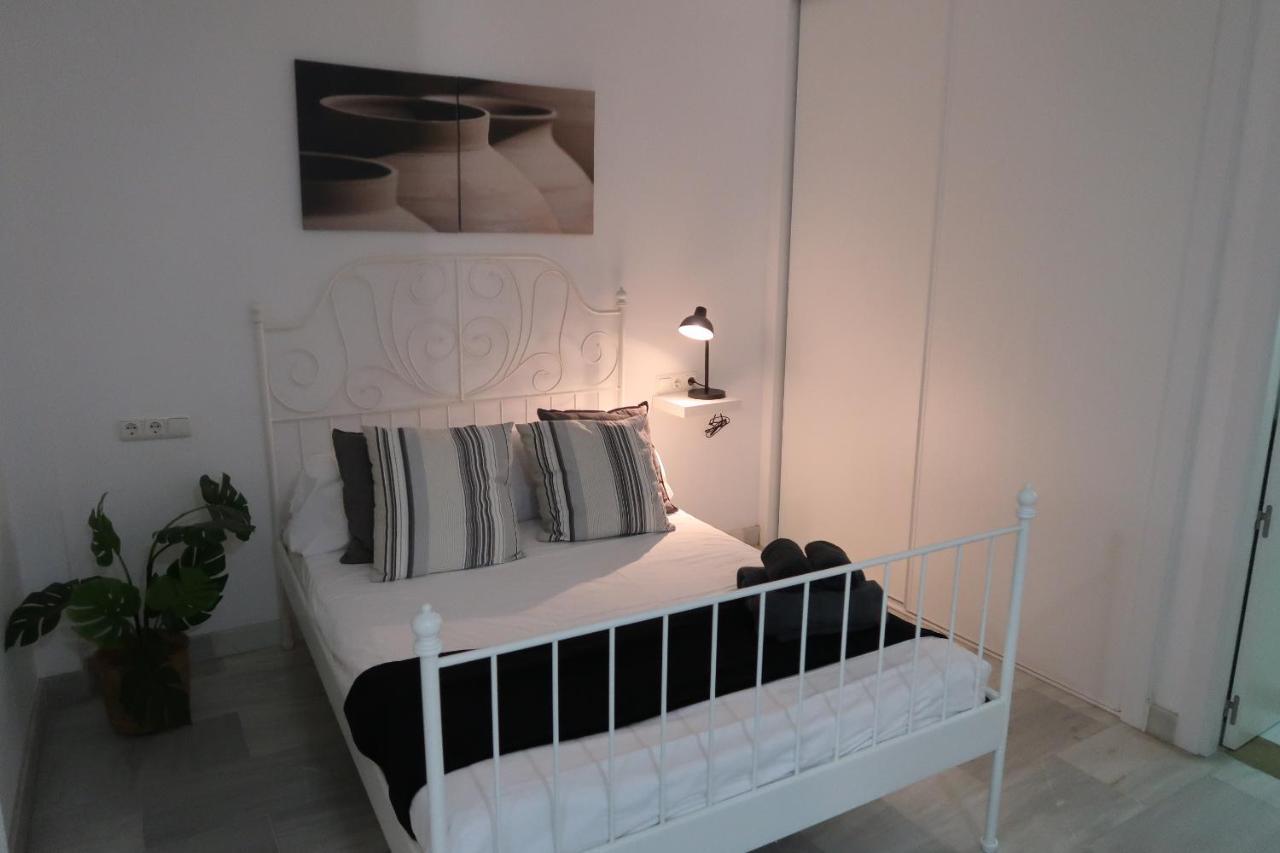 J & E Malaga Center Apartamentos Luaran gambar
