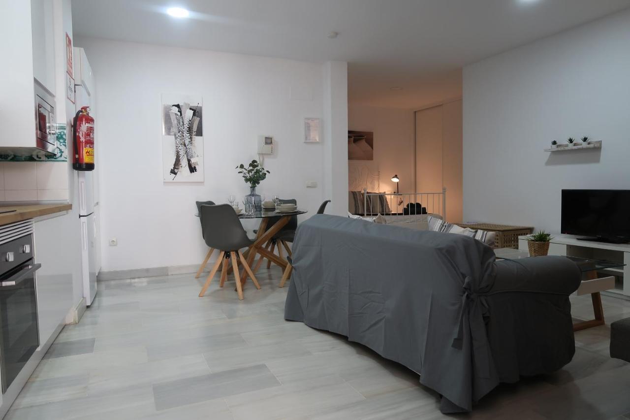 J & E Malaga Center Apartamentos Luaran gambar