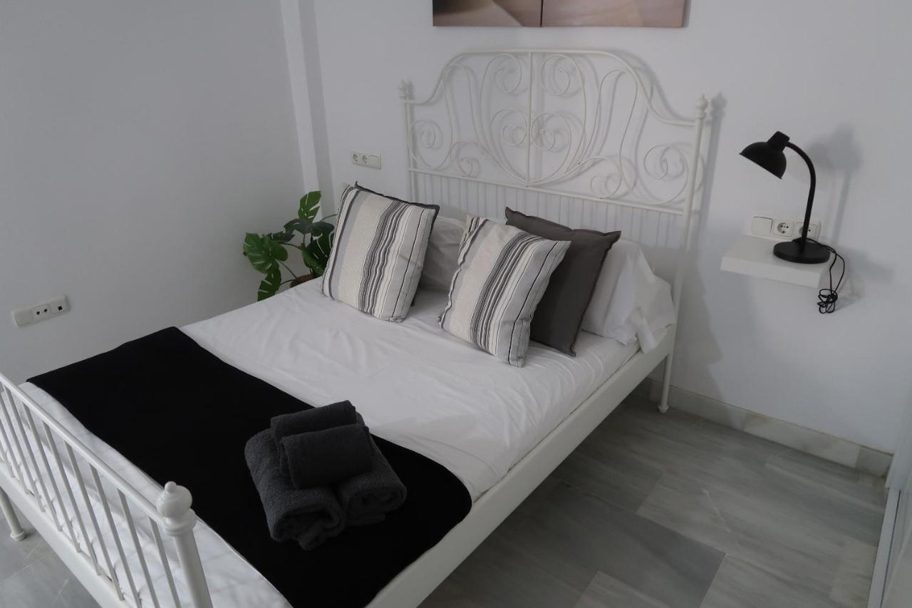 J & E Malaga Center Apartamentos Luaran gambar