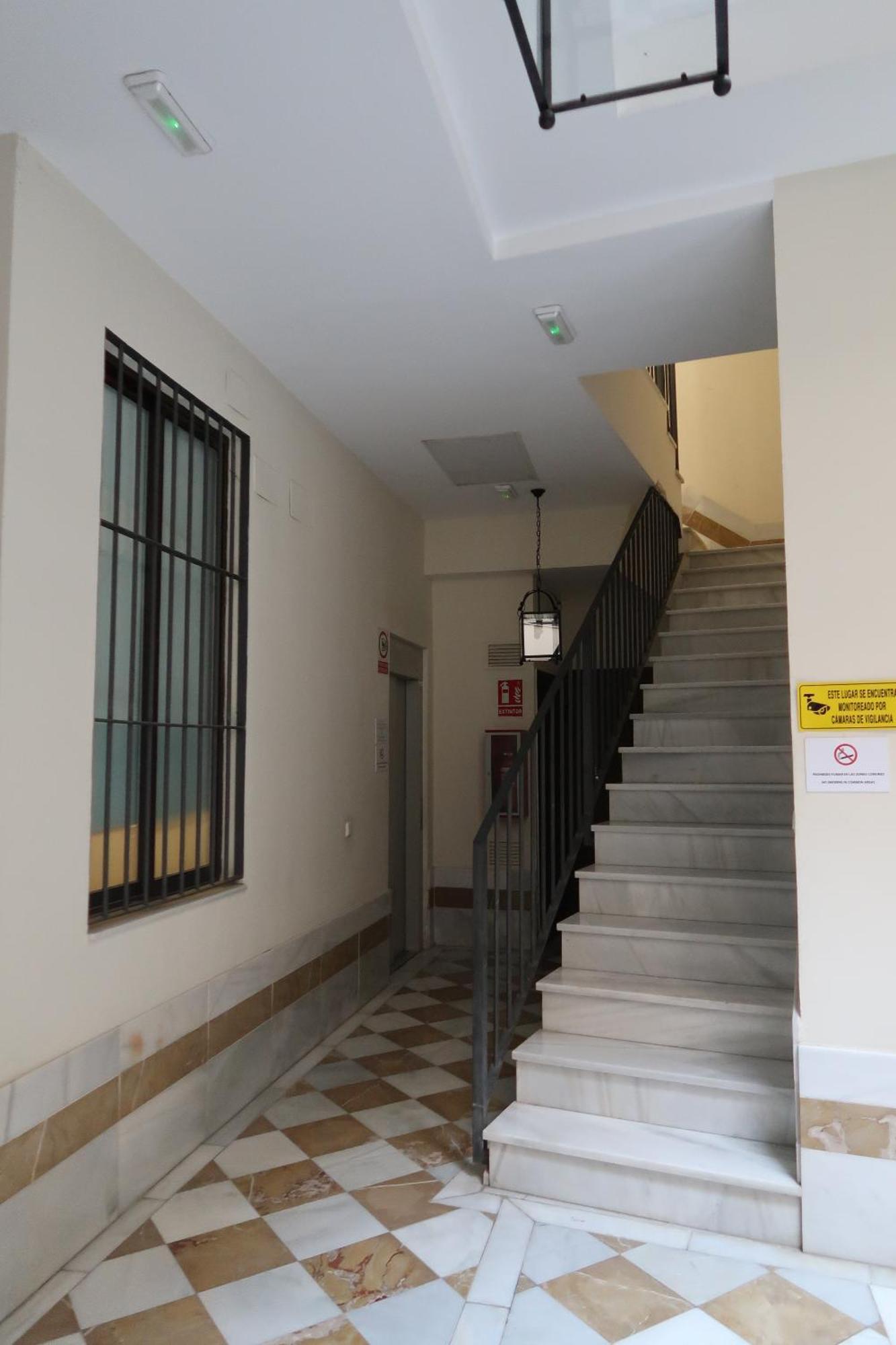 J & E Malaga Center Apartamentos Luaran gambar